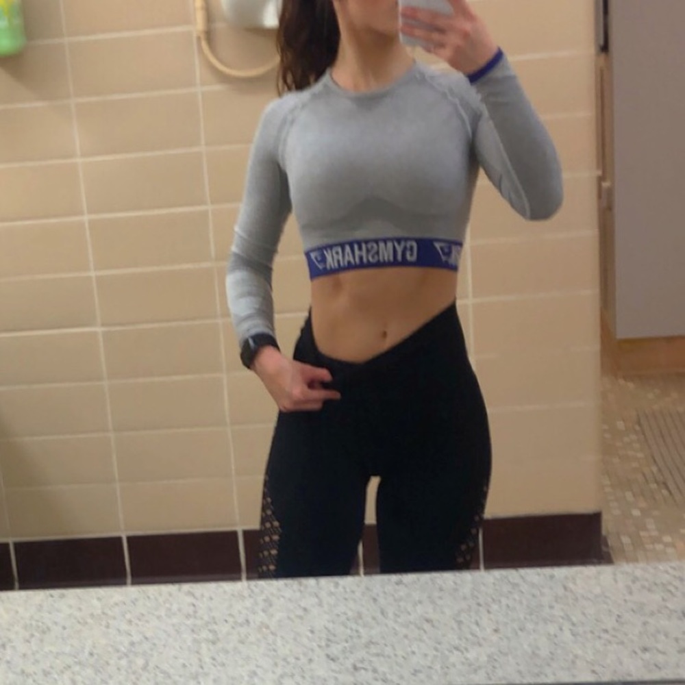 GYMSHARK- cropped long sleeve